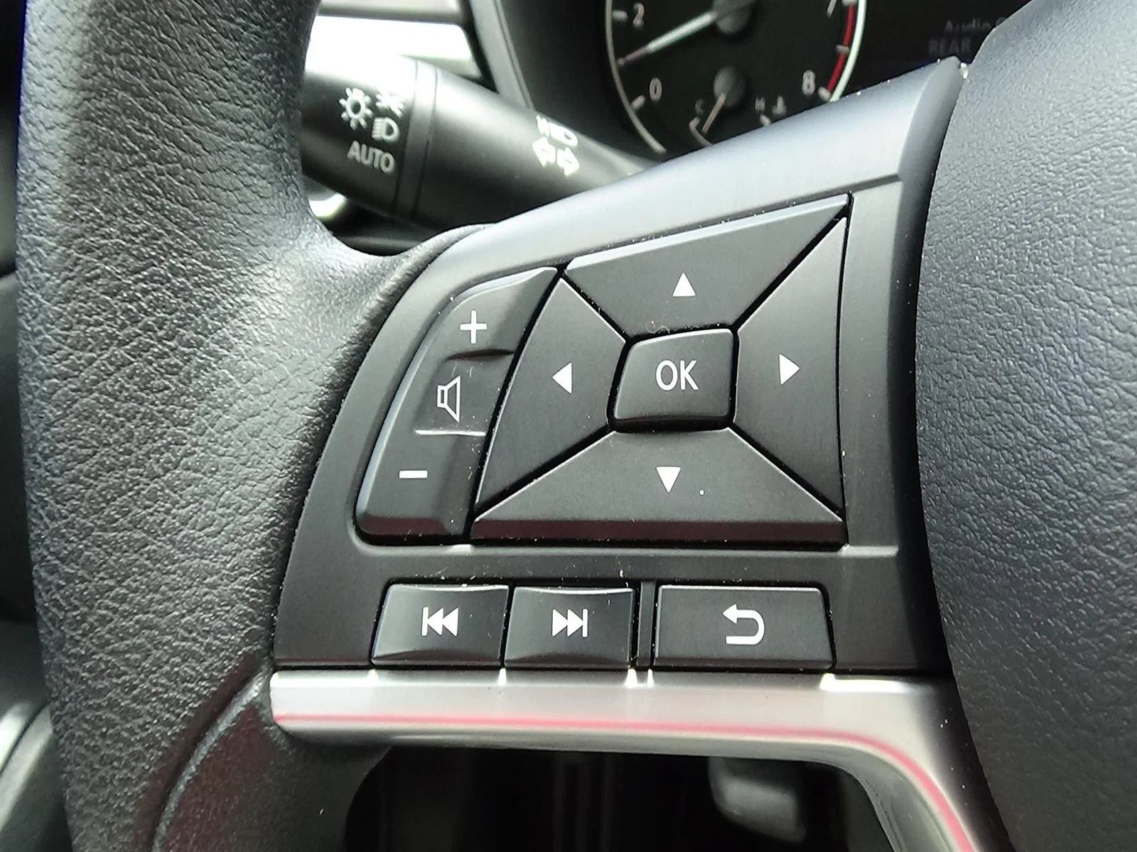 Used 2025 Gun Metallic (kad) Nissan 2.5 SV image 22