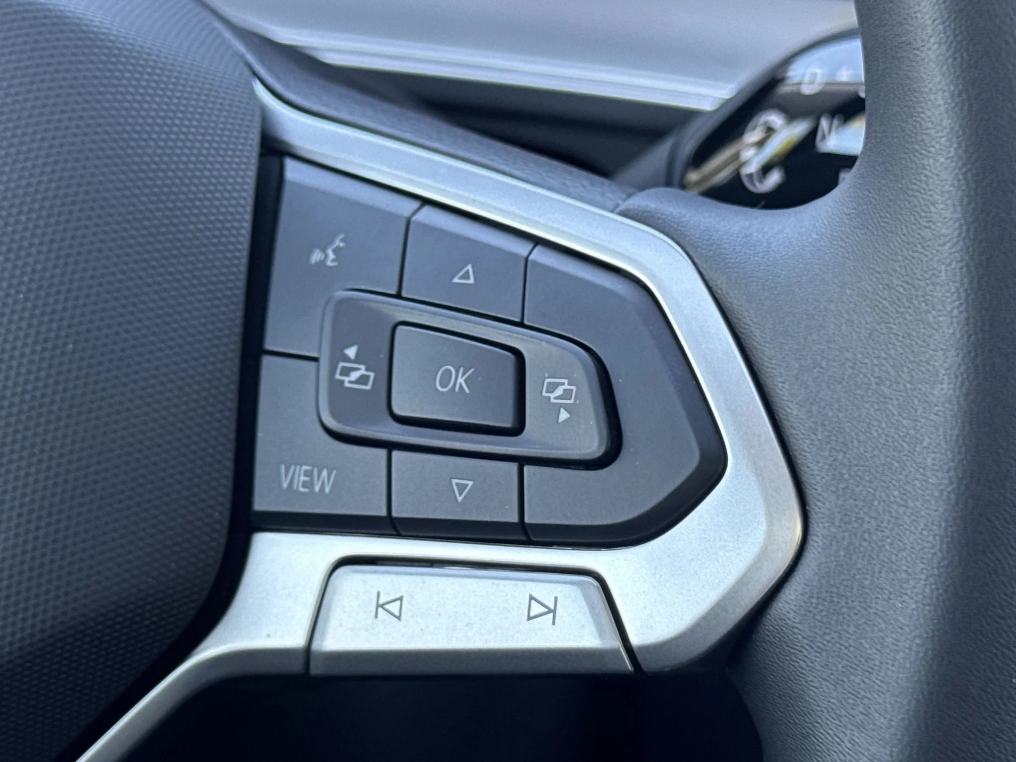 New 2026 Pure White Volkswagen SE image 20