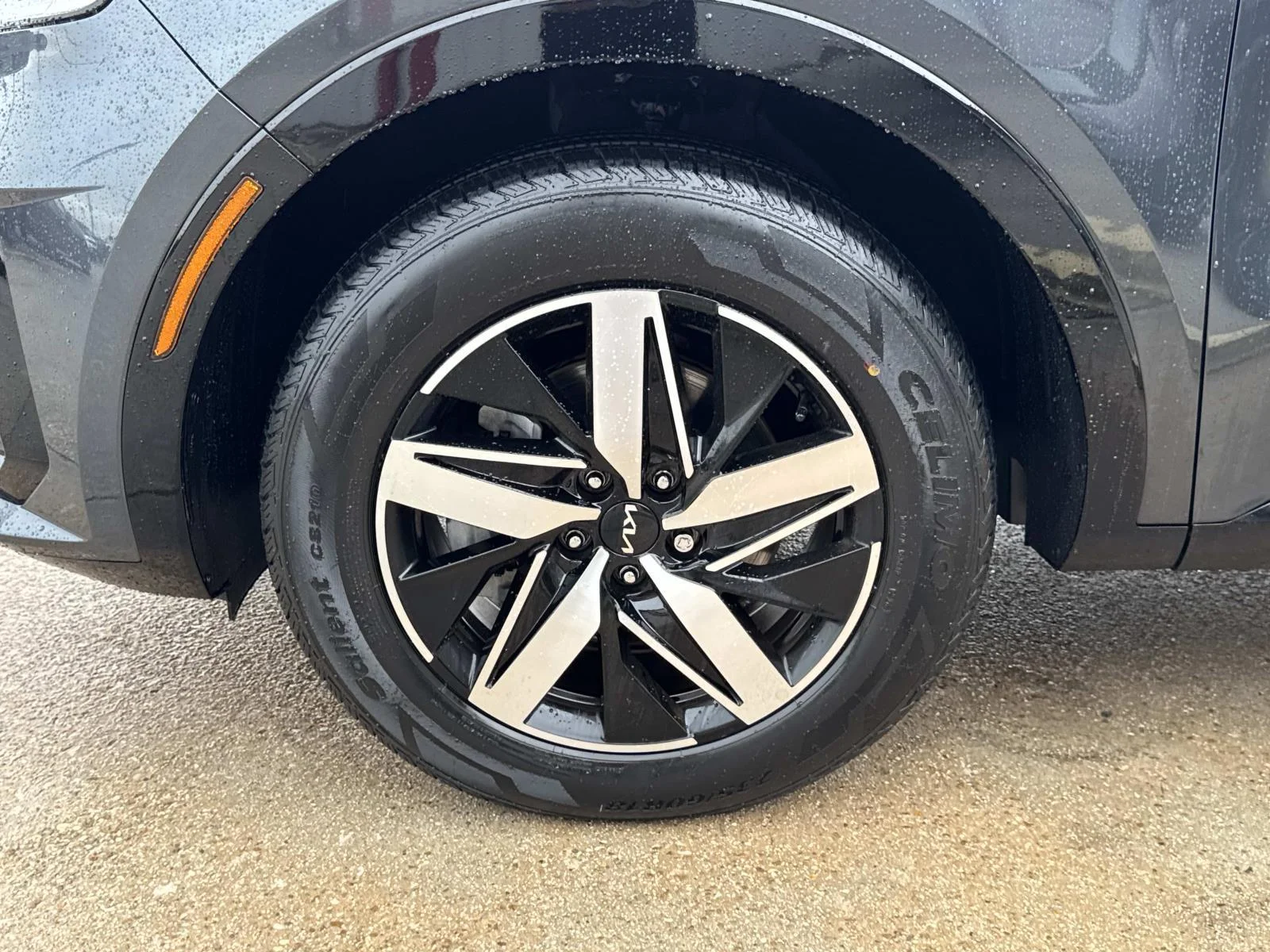 Used 2023 Gray Kia EX image 4