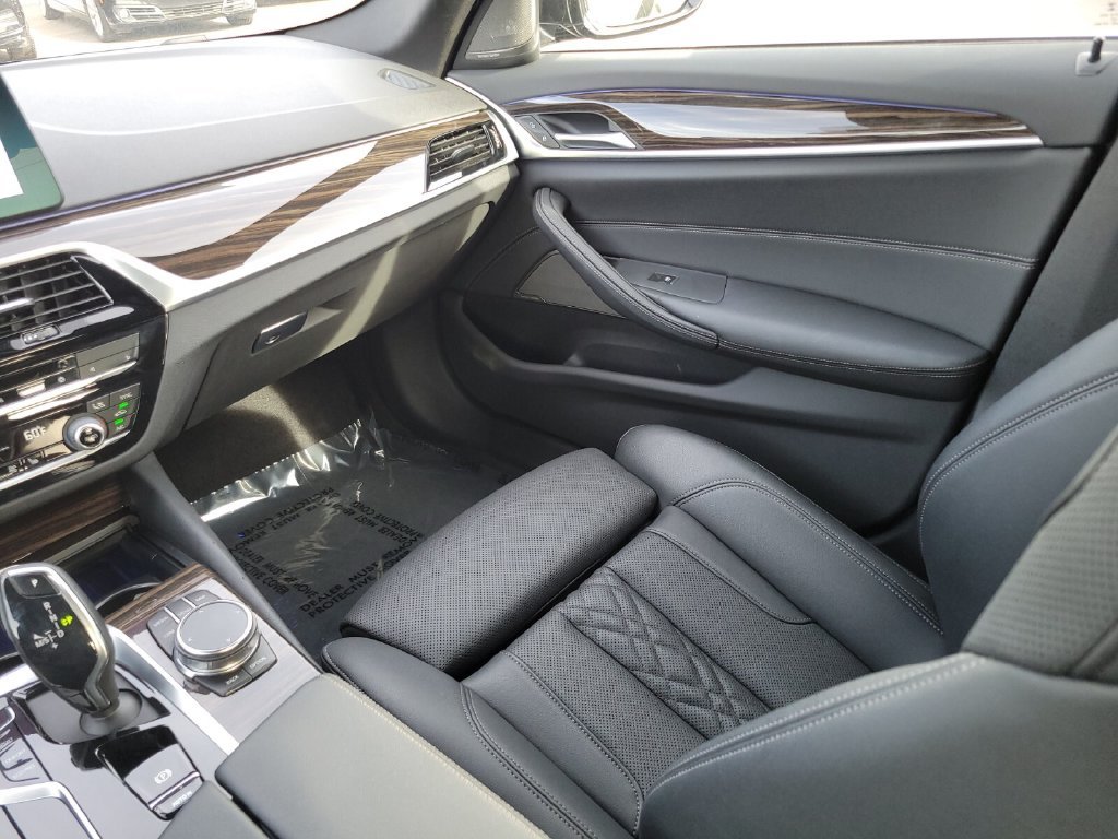 Used 2023 Black BMW 530i xDrive image 17