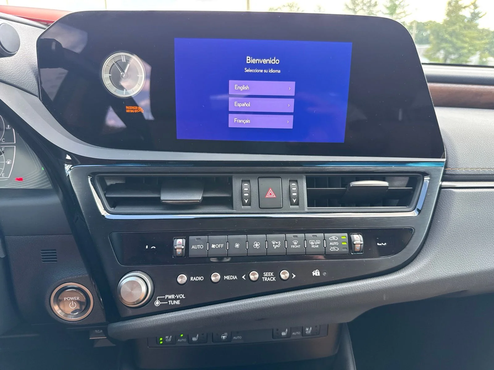 Used 2025 White Lexus 300h image 18