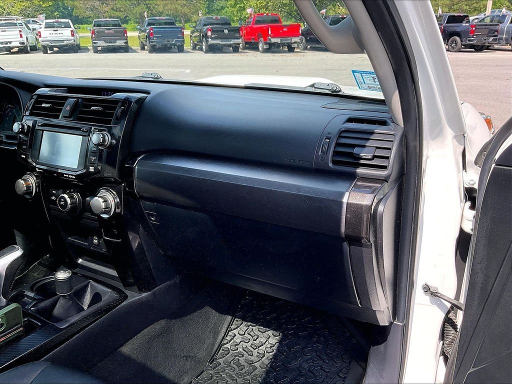 Used 2019 White Toyota SR5 image 13