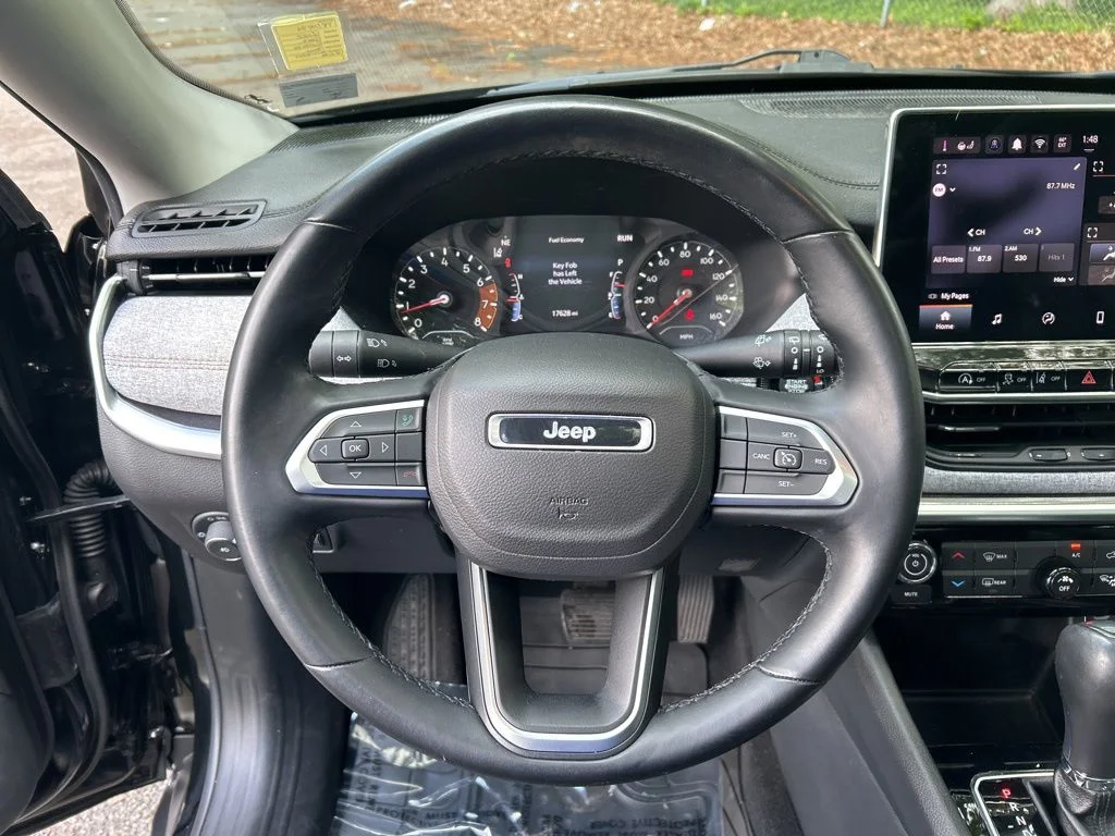 Used 2022 Black Jeep Latitude Lux image 23