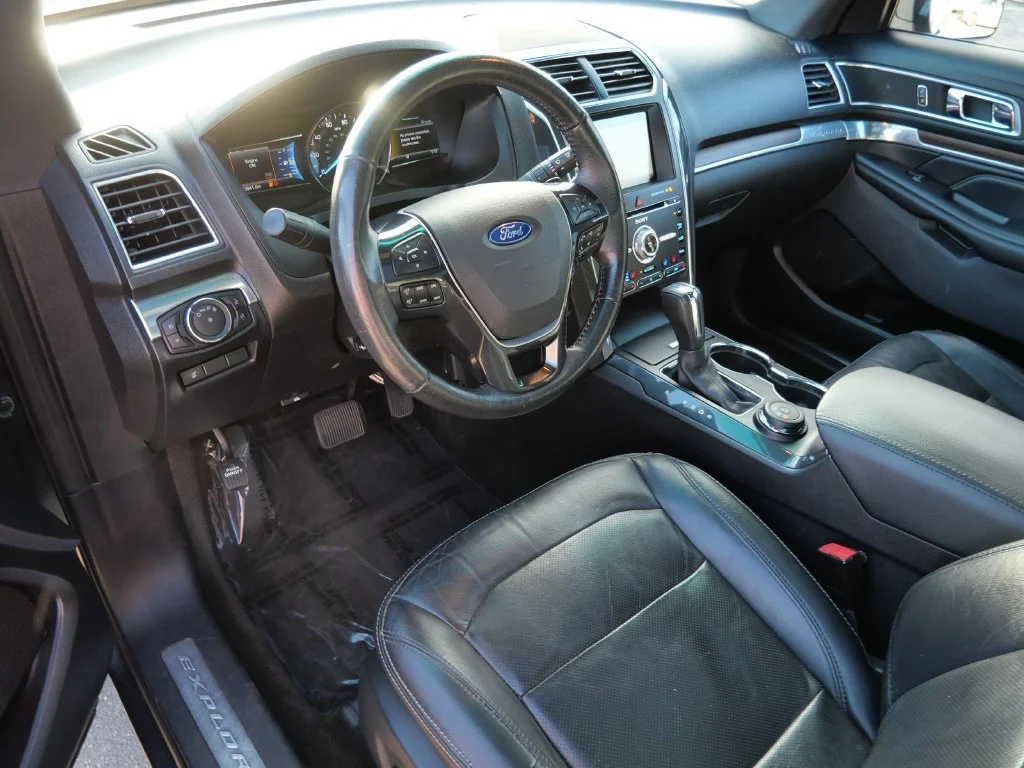 Used 2016 Gray Ford Limited image 3