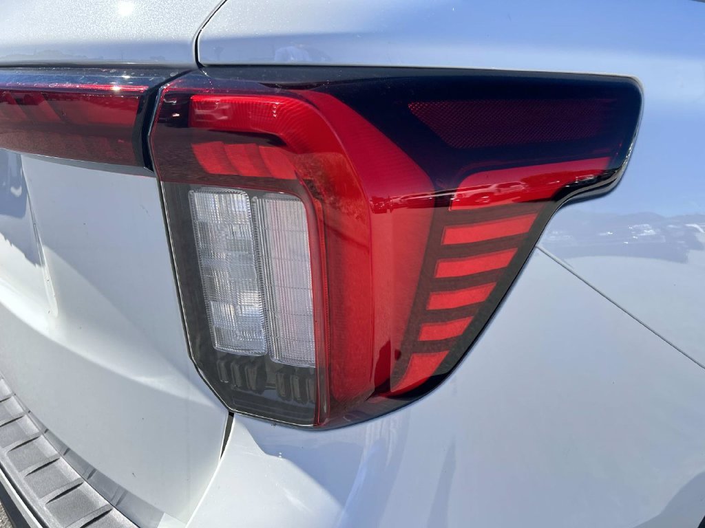 New 2027 Star White Metallic Tri-Coat Ford Active image 11