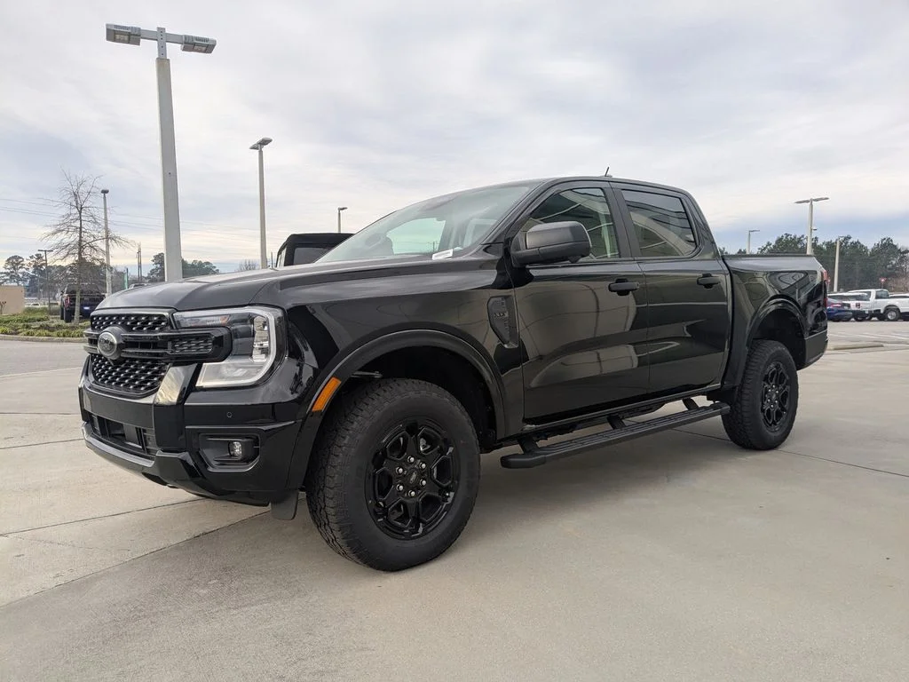 New 2025 Shadow Black Ford XLT image 7