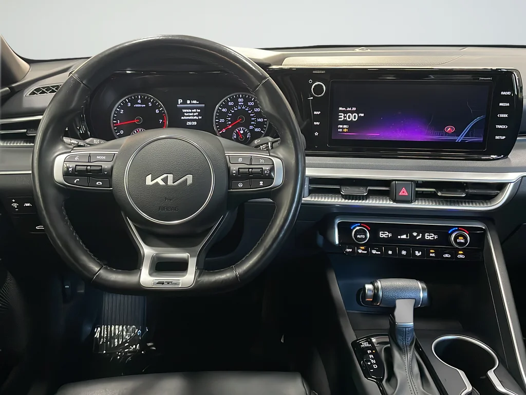 Used 2023 White Kia GT-Line image 11
