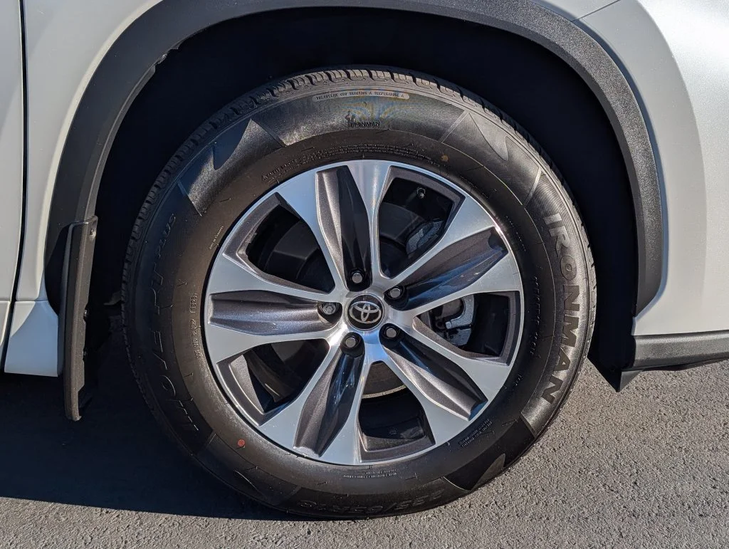Used 2022 Beige Toyota XLE image 8