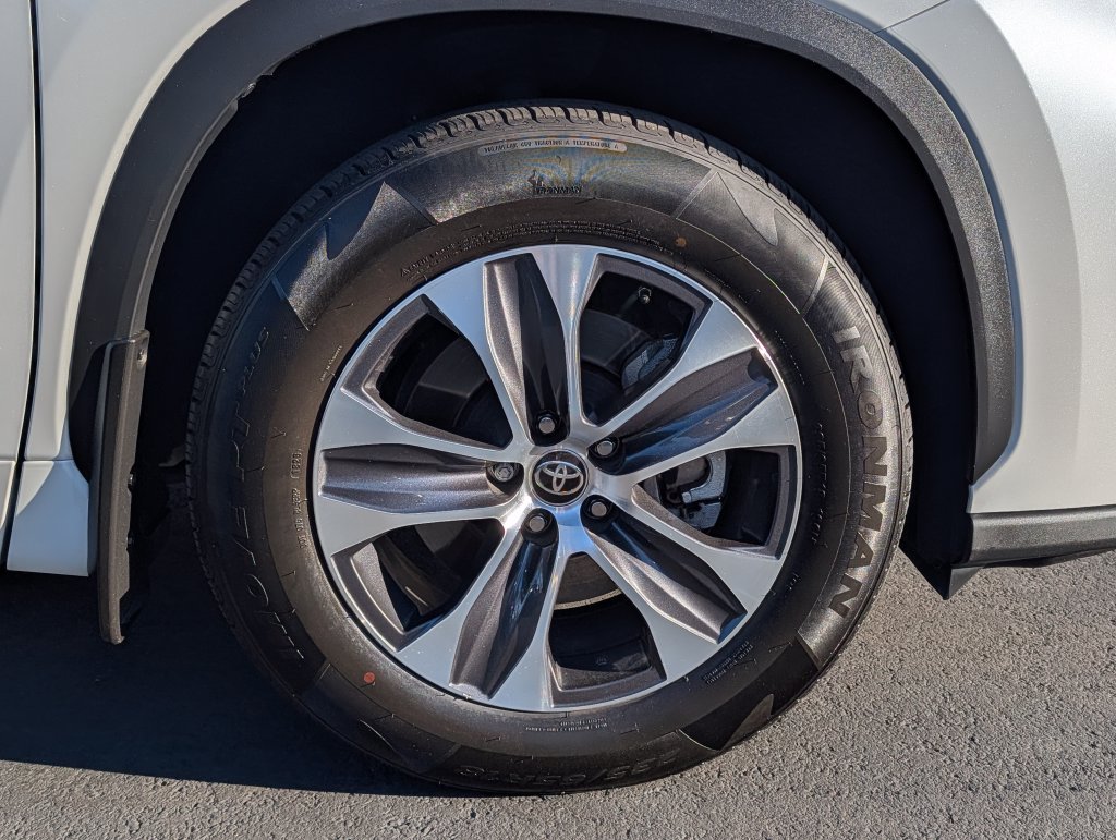 2022 Toyota Highlander XLE - Photo 8