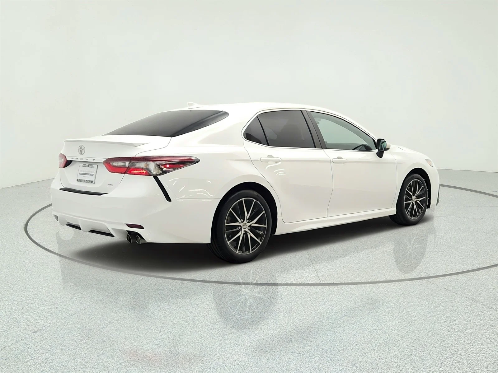 Used 2023 Ice Cap Toyota SE image 5