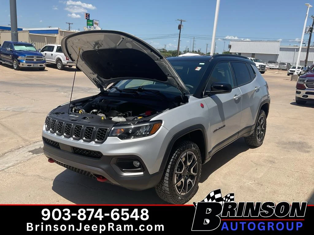 Used 2025 Silver Zynith Metallic Clearcoat Jeep Trailhawk image 13