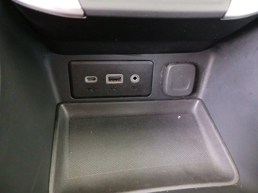 Used 2024 Sterling Metallic GMC SLE image 24