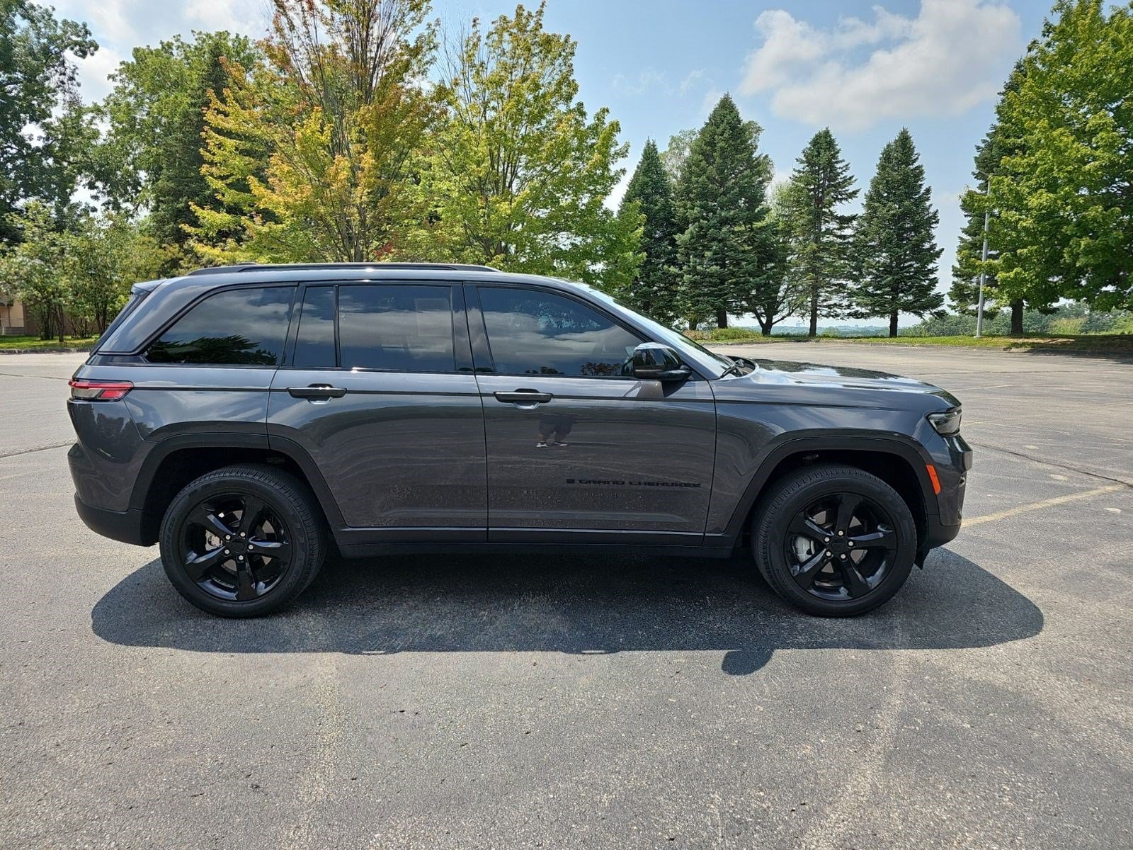 Certified Used 2024 Baltic Gray Metallic Clearcoat Jeep Limited image 4