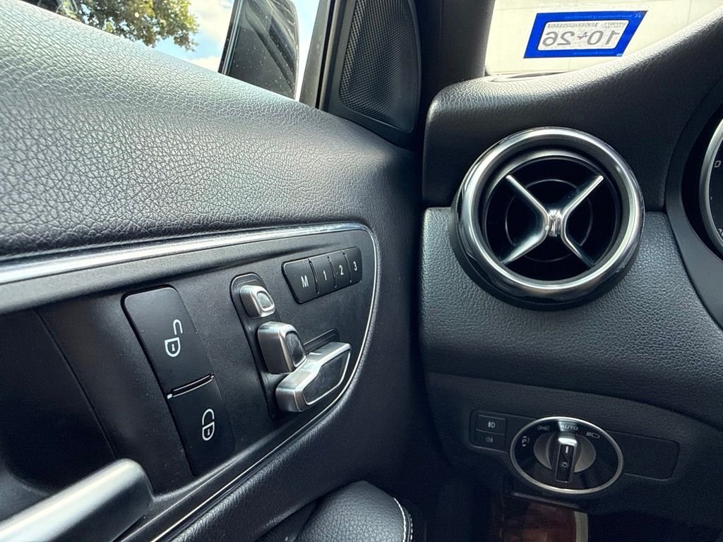 Used 2018 Black Mercedes-Benz GLA 250 image 24