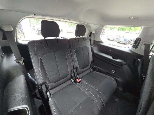 Used 2022 White Jeep Laredo image 18