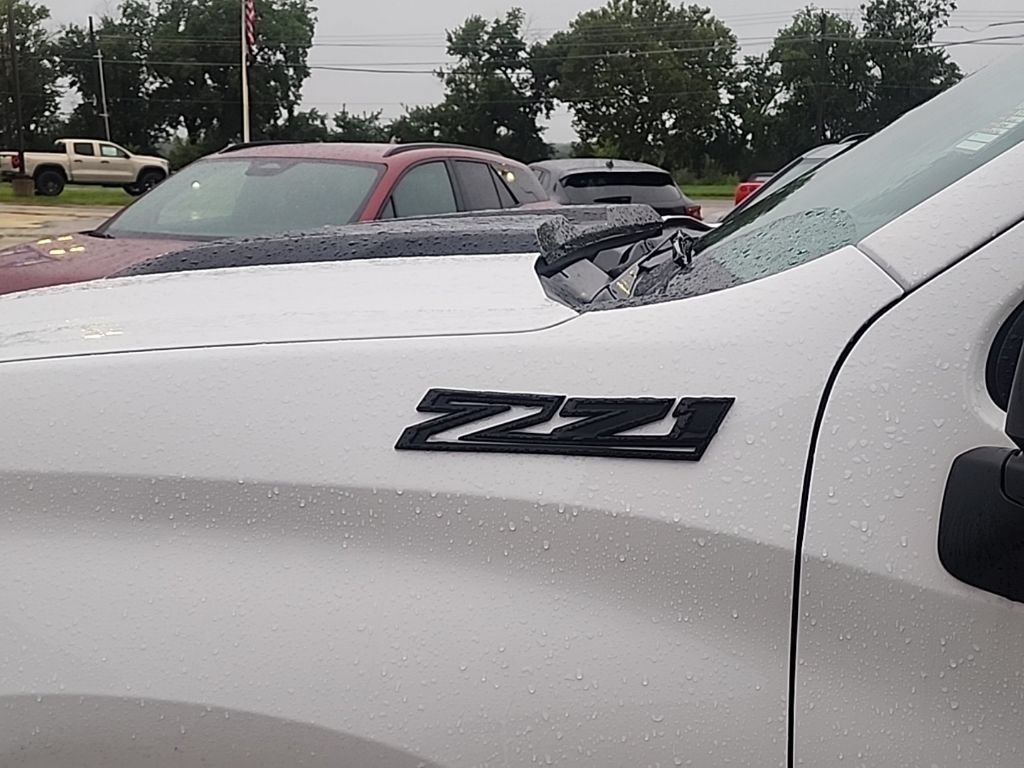 Used 2023 SUMMIT WHITE Chevrolet LT Trail Boss image 4
