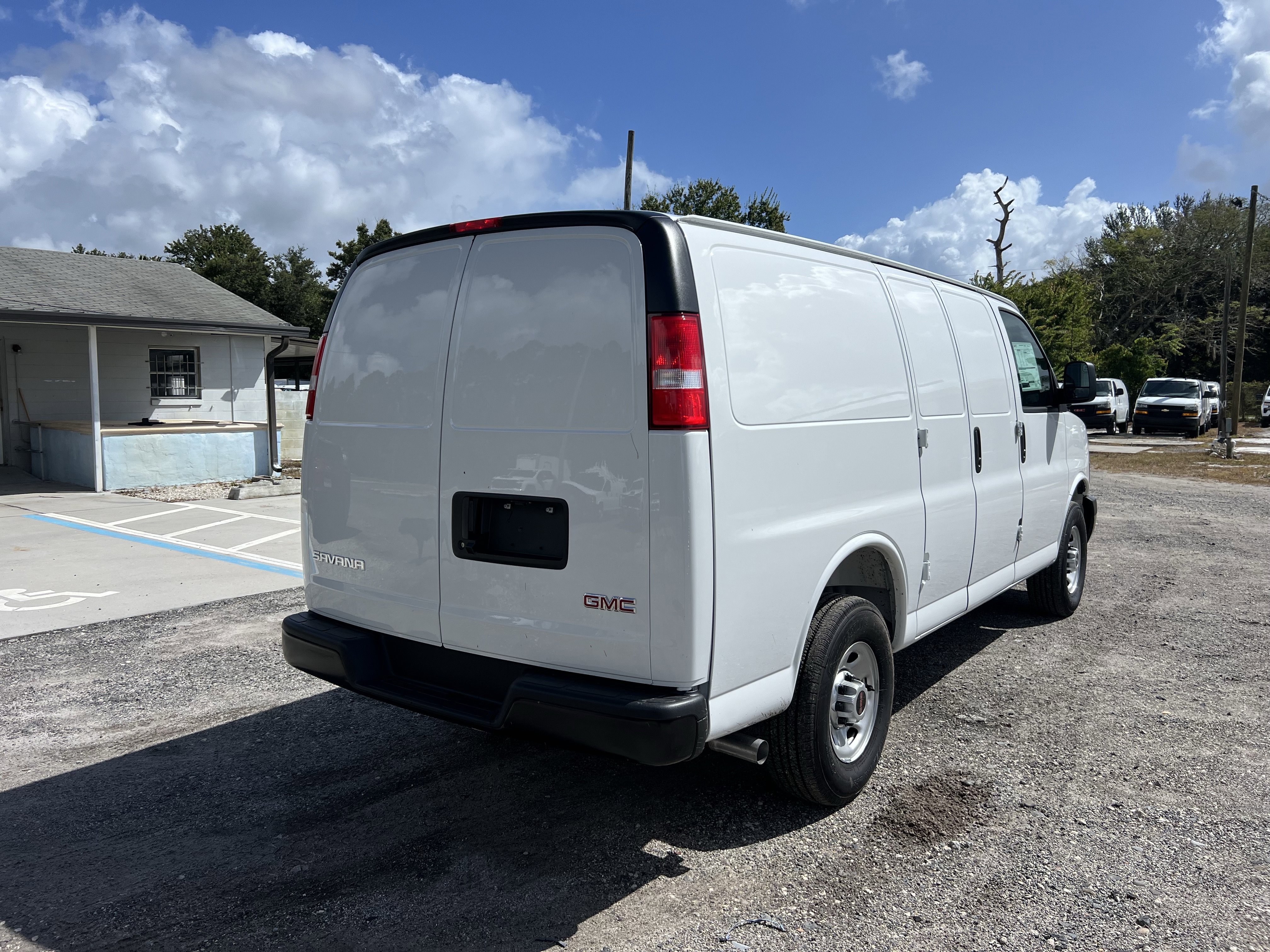 2025 GMC Savana Cargo Work Van - Photo 7
