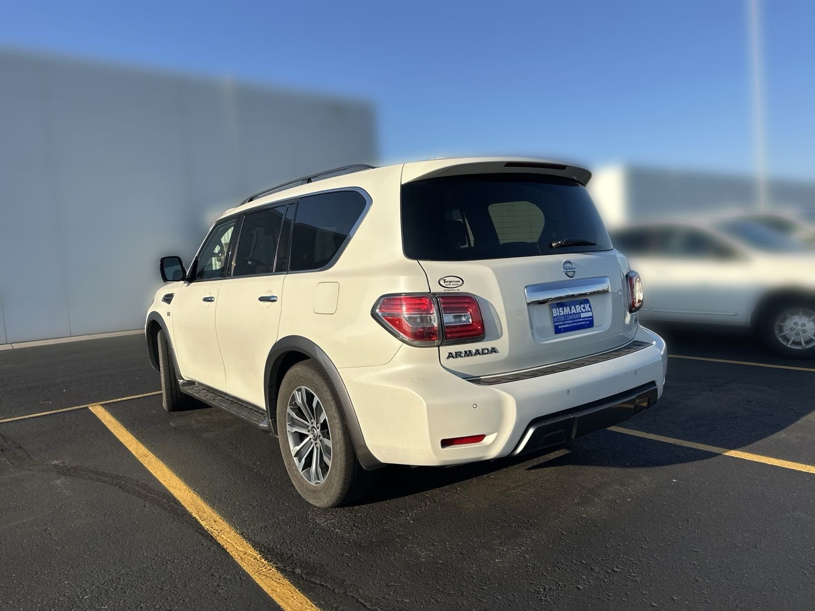 Used 2019 White Nissan SL image 4