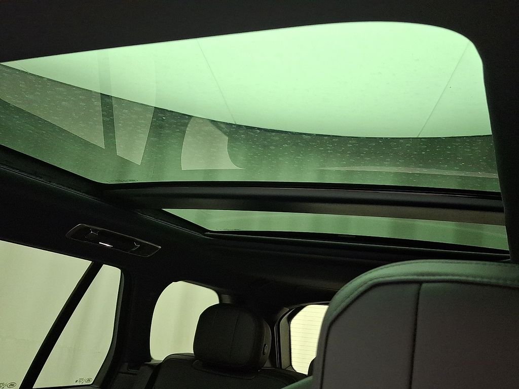 New 2027 Carpathian Grey Land Rover SE image 11