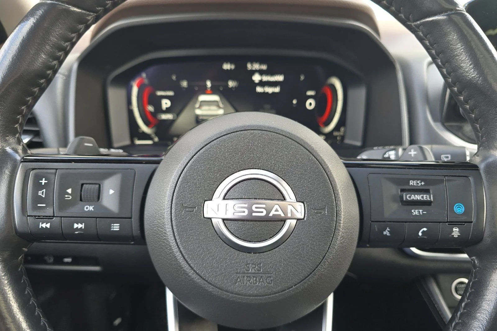 Used 2023 White Nissan Platinum image 26