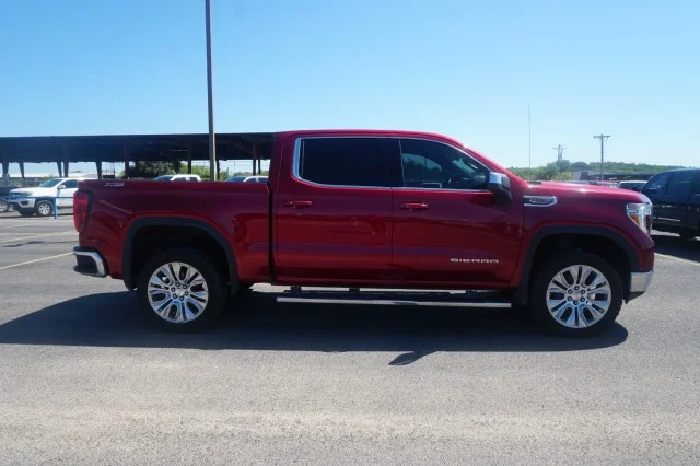 Used 2021 RED GMC SLE image 4