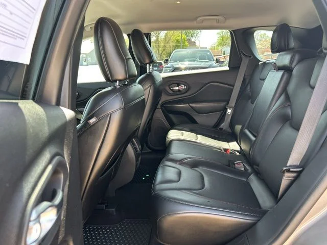 Used 2020 Beige Jeep Trailhawk image 21