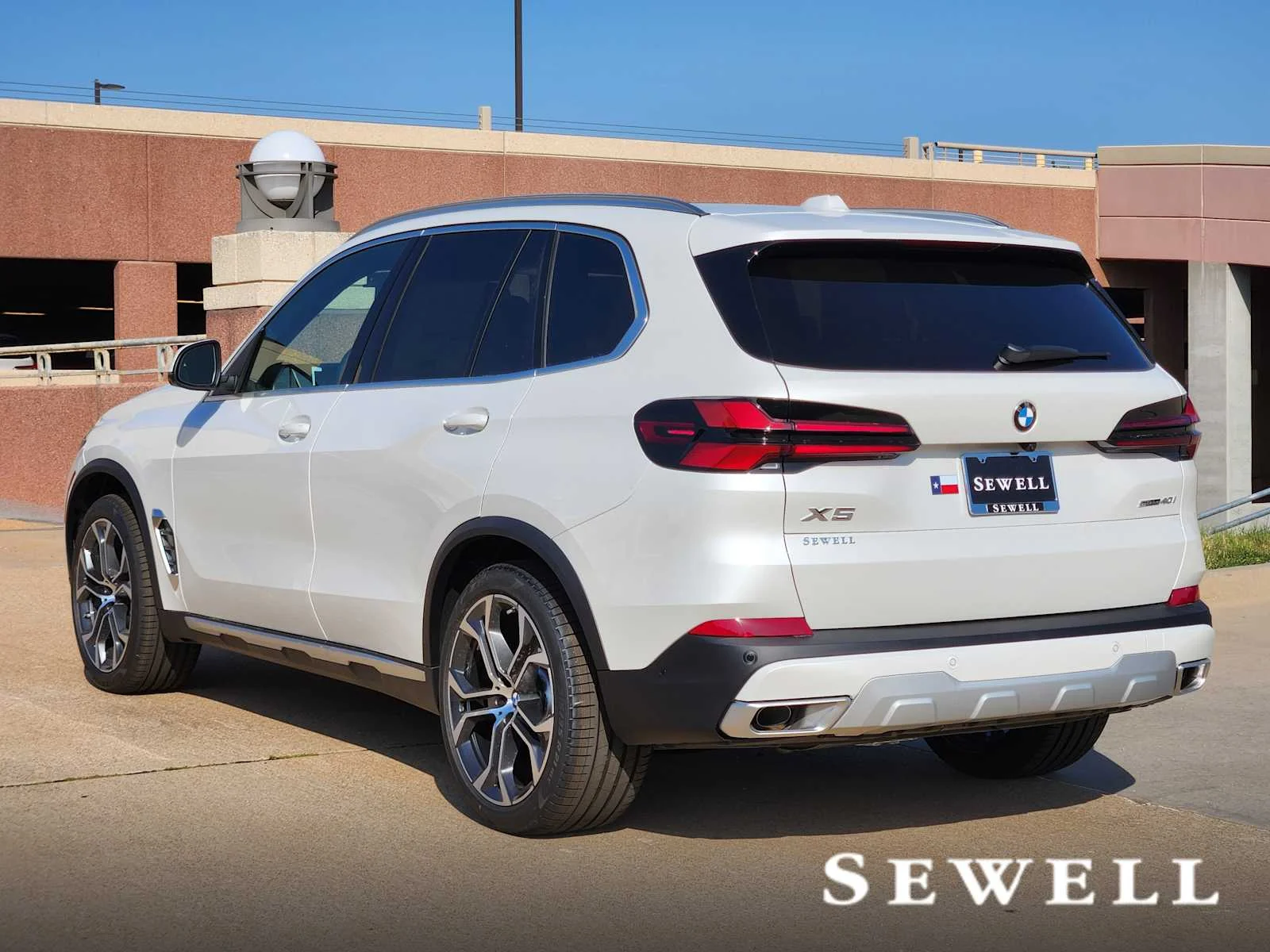 New 2026 Mineral White Metallic BMW sDrive40i image 3