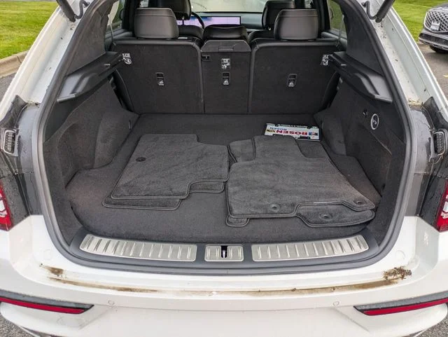 Used 2025 White Genesis 3.5T e-SC image 28