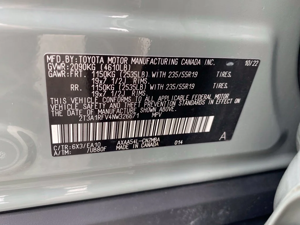 Used 2022  Toyota XLE Premium image 22
