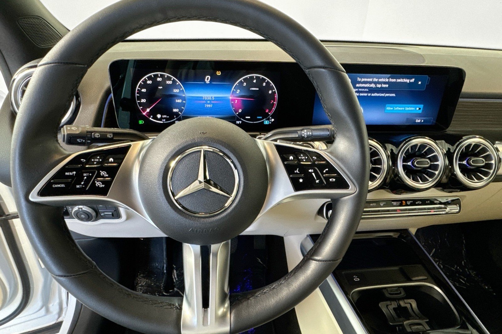 Certified Used 2026 Polar White Mercedes-Benz GLB 250 4MATIC® SUV image 11
