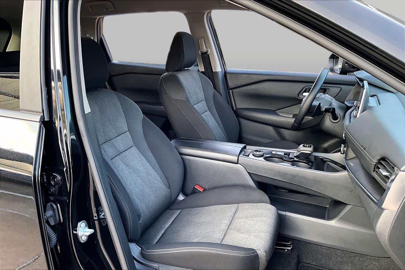 Used 2025 Super Black Nissan SV image 8
