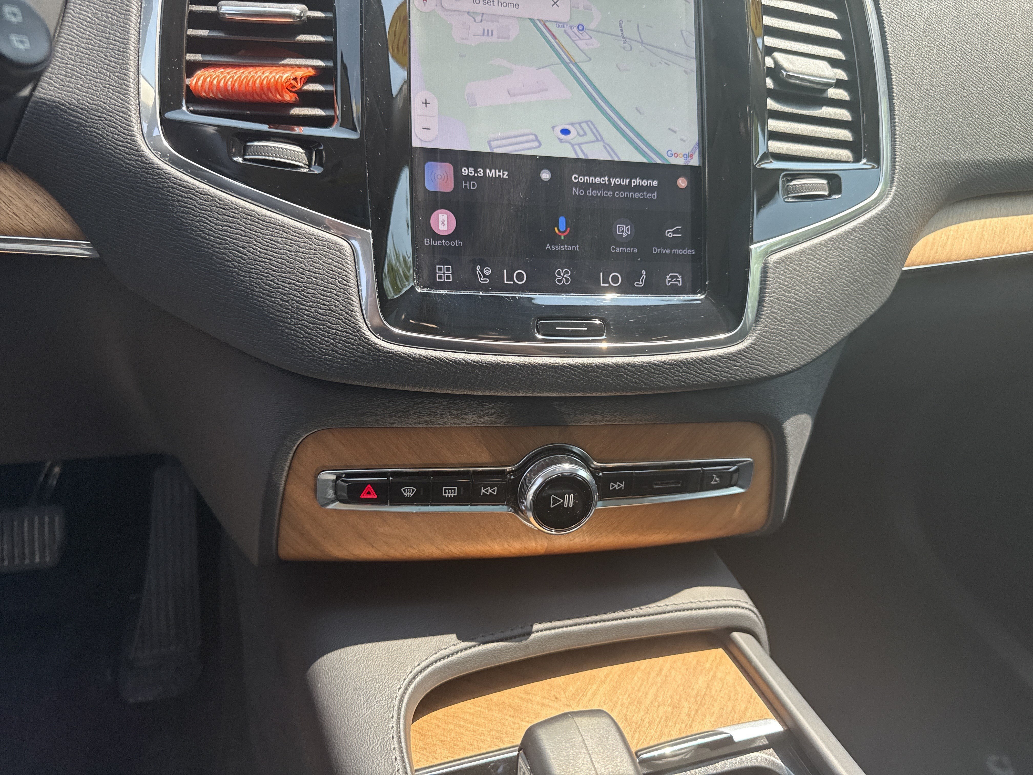 Used 2023 White Volvo Plus image 29