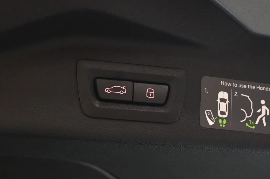Used 2027 Gray BMW M60i image 38