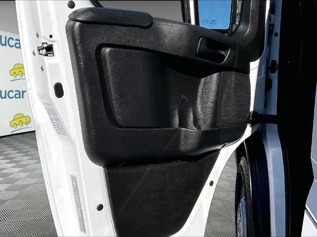 Used 2025 White Ram Base image 9