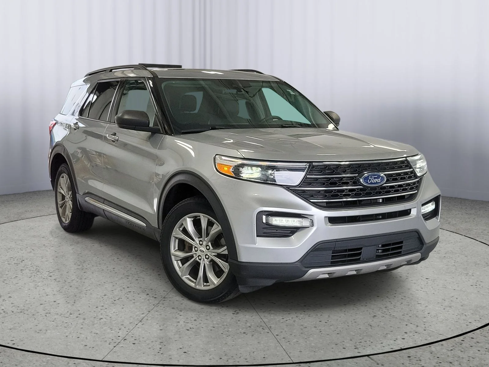 Used 2023 Silver Ford XLT image 1