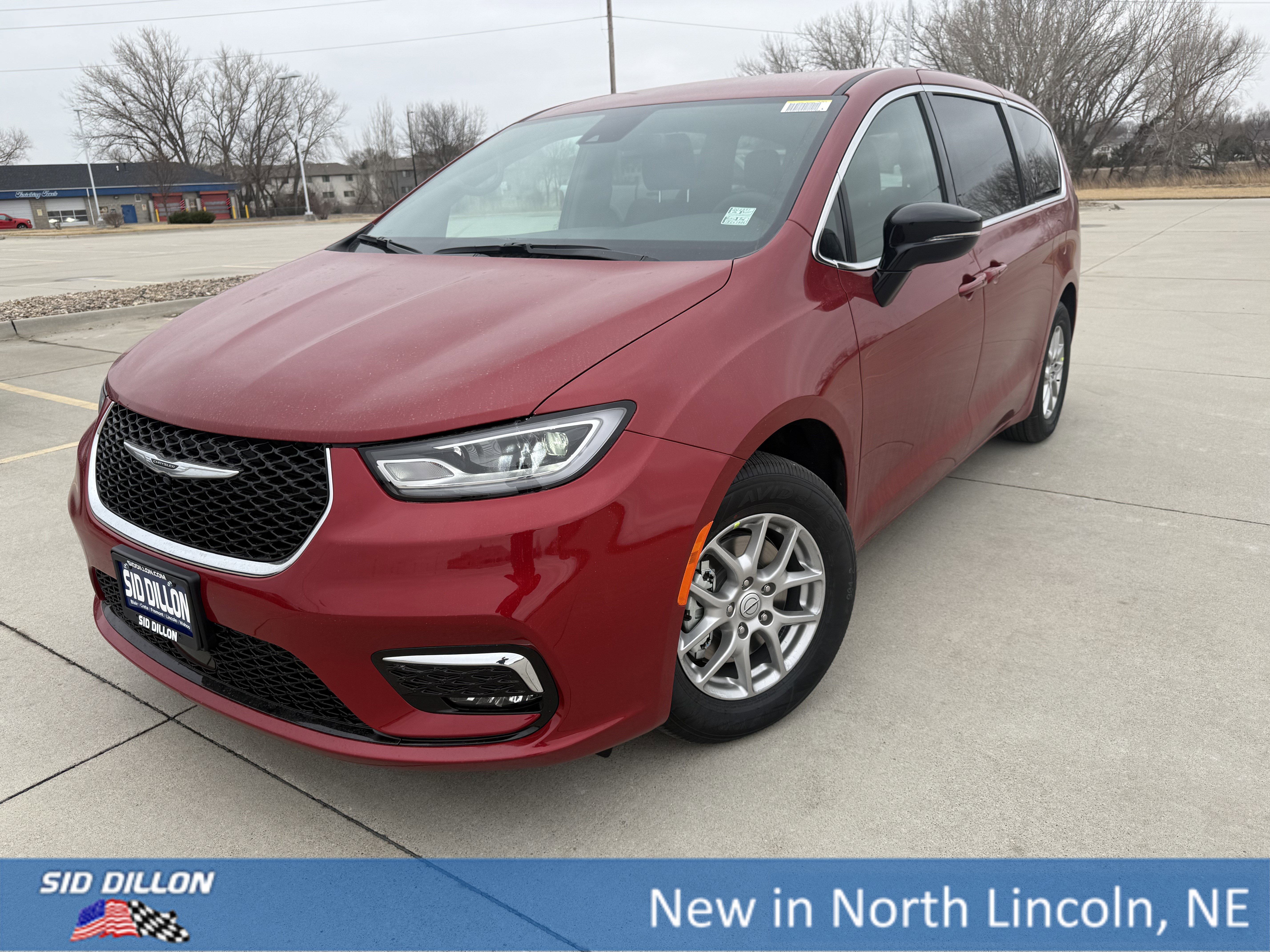 2026 Chrysler Pacifica Select's photo