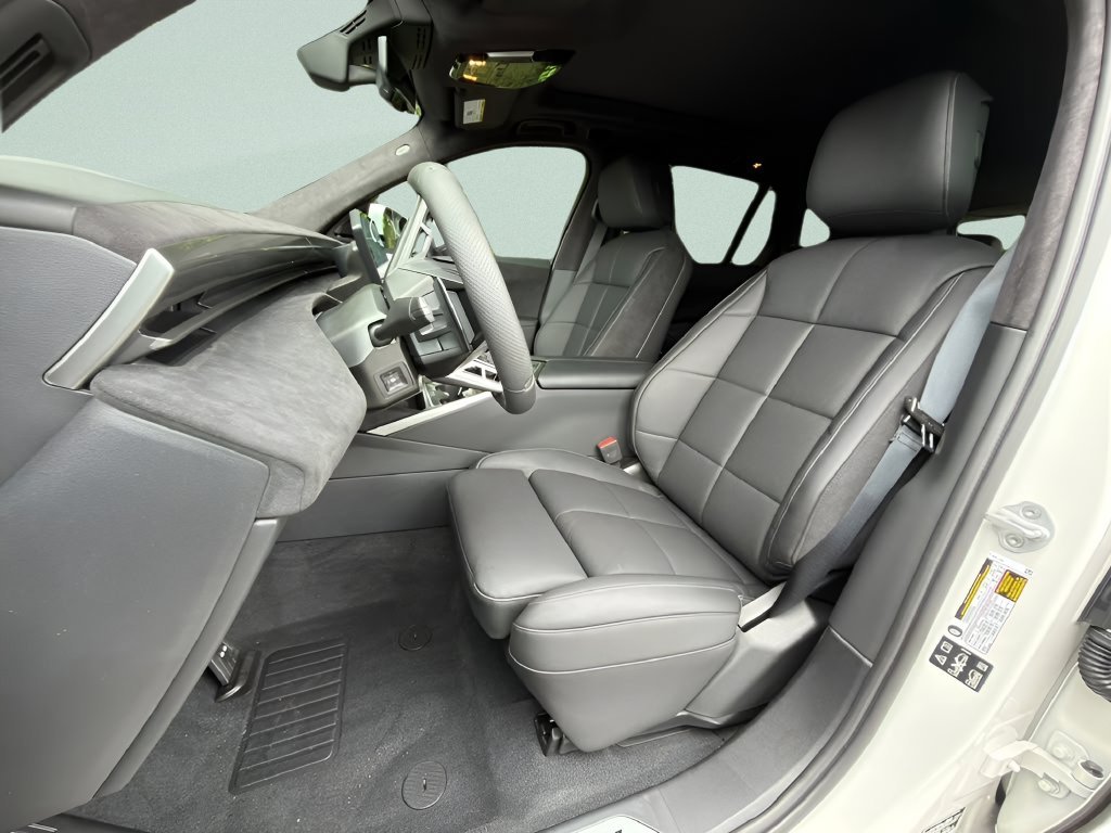 New 2027 Mineral White Metallic BMW  image 10