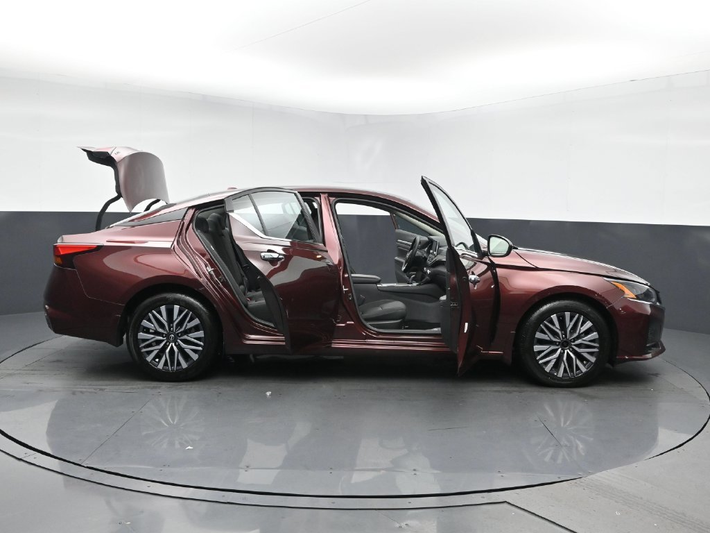 Used 2023 Red Nissan 2.5 SV image 27