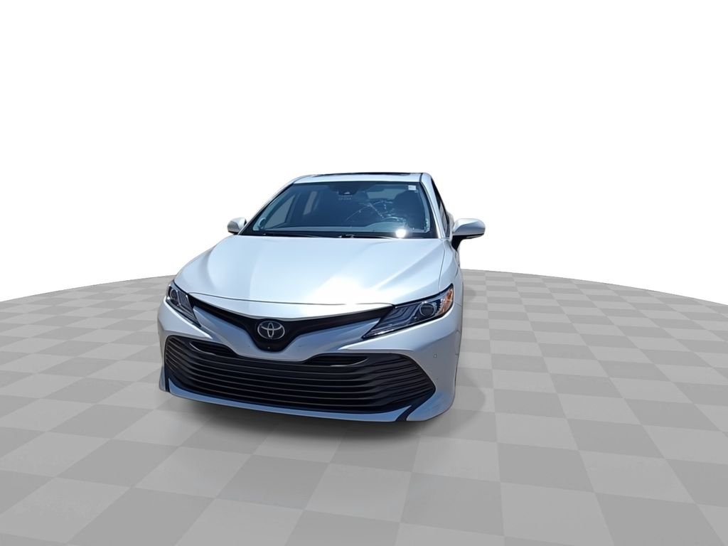 Used 2020 Beige Toyota XLE image 3