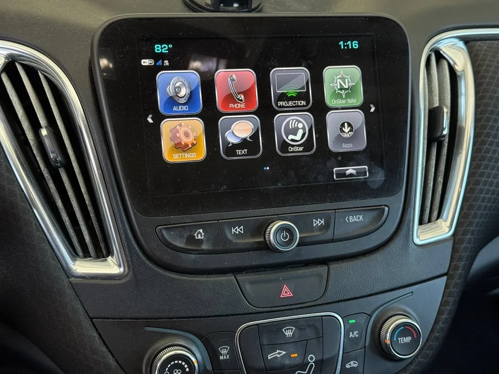 Used 2018 SUMMIT WHITE Chevrolet LT image 5