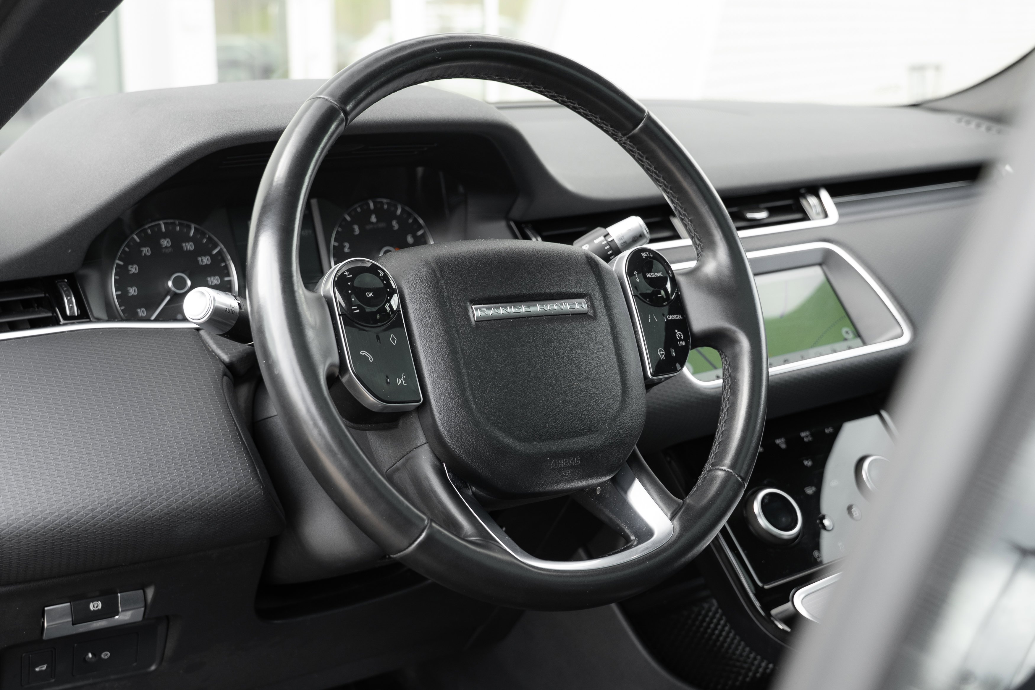 Used 2020 Santorini Black Metallic Land Rover S image 11