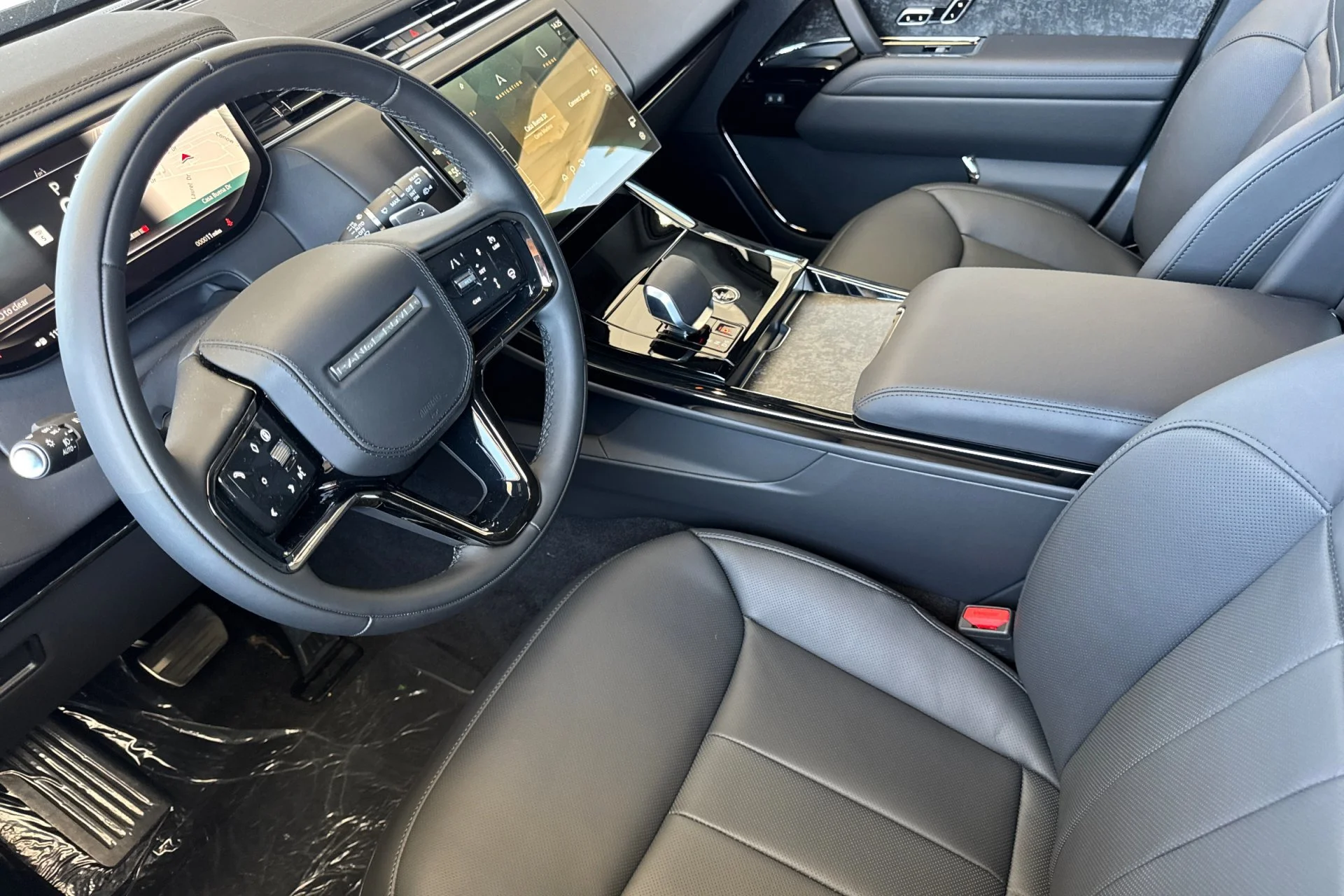 New 2026 Carpathian Grey Land Rover Dynamic SE image 13