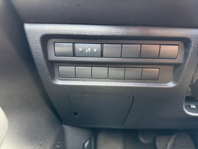Used 2022  Mitsubishi ES image 26