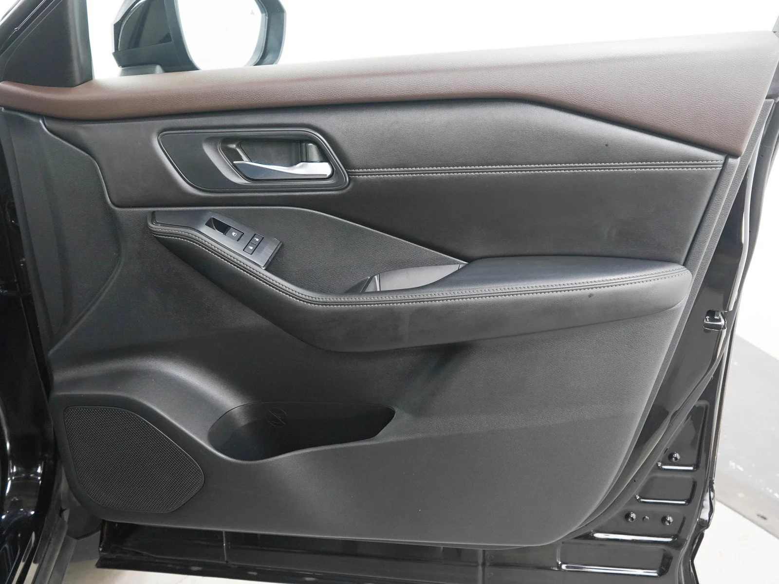Used 2023 Super Black Nissan SV image 12