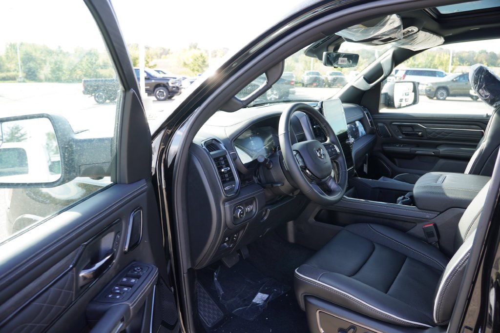 New 2027 Diamond Black Crystal Pearl-Coat Exterior Paint RAM Limited image 11