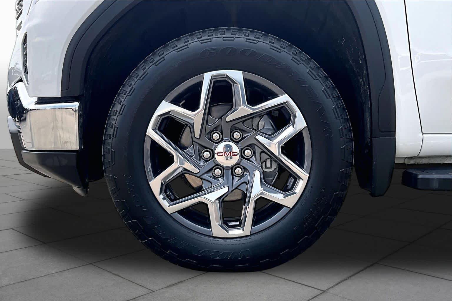 Used 2026 Summit White GMC SLT image 11