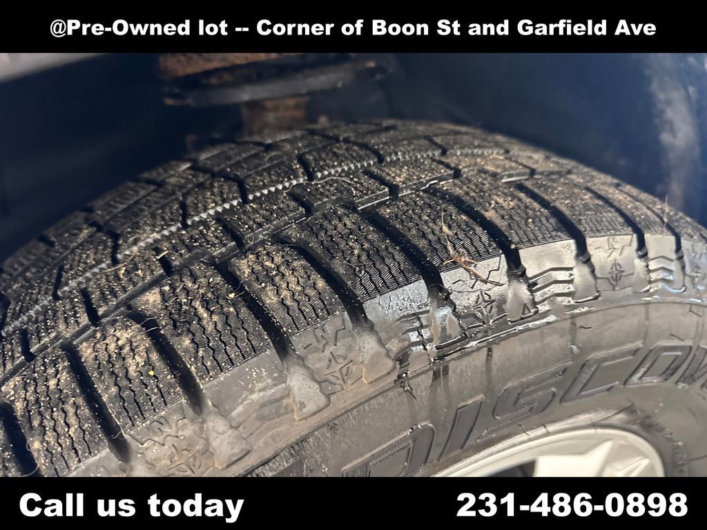 Used 2015 IRIDIUM METALLIC GMC SLE image 12