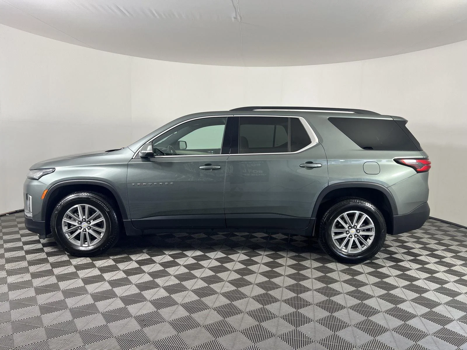 Used 2023 Silver Sage Chevrolet LT Leather image 28