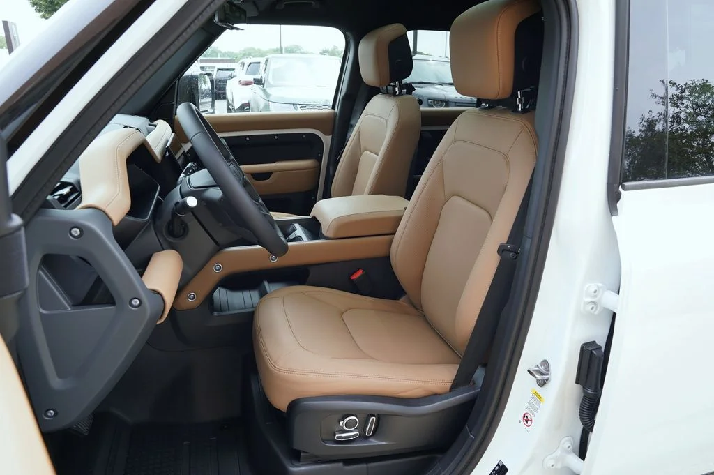 New 2026 Fuji White Land Rover X-Dynamic SE image 12