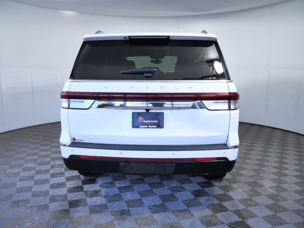 Used 2023 White Lincoln Reserve image 7